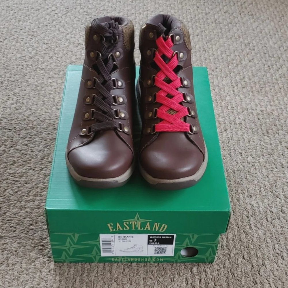 NEW LADIES EASTLAND BOOTIES